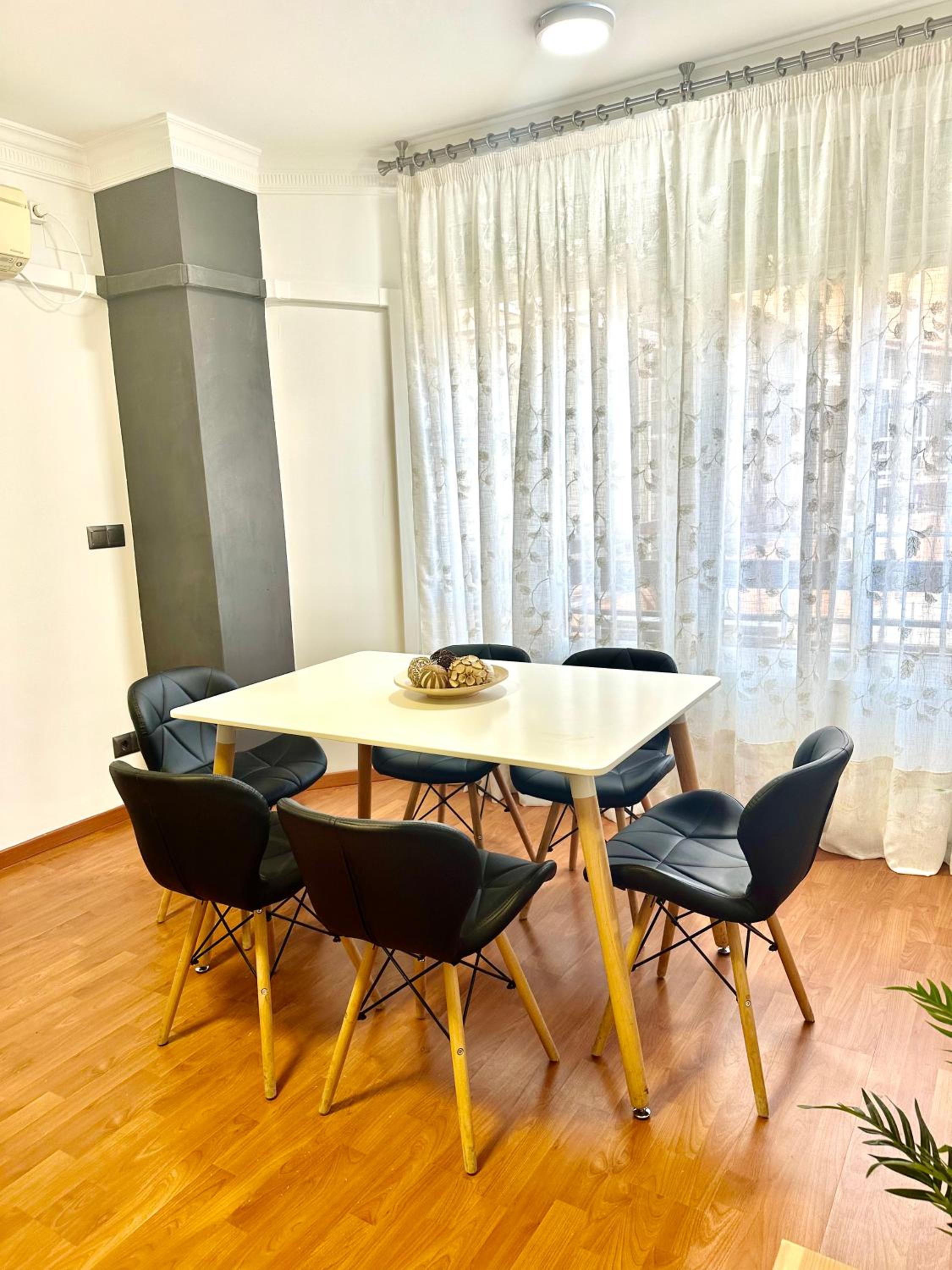 10 minutos centro Sevilla, moderno y con parking gratis view 5