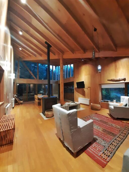 Casa moderna en el bosque