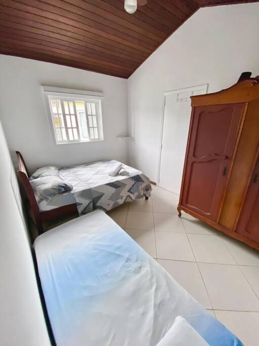 Linda casa 3 quartos