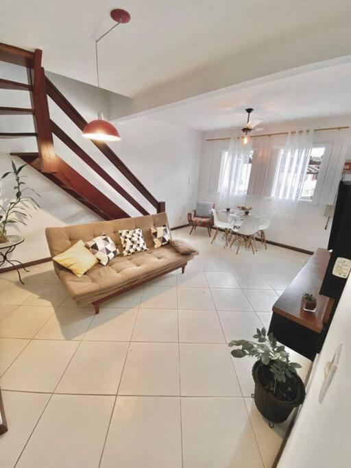 Linda casa 3 quartos