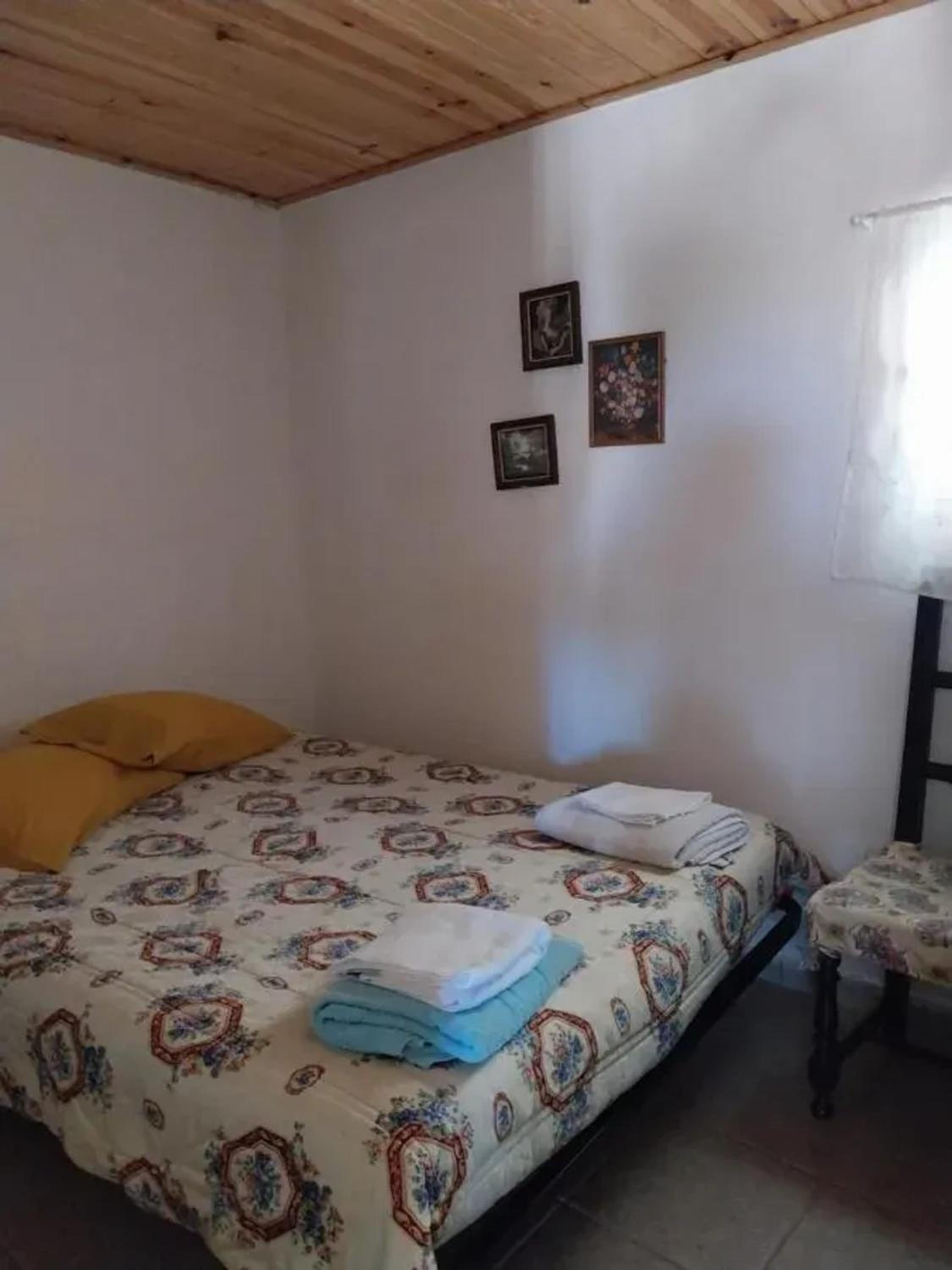 Comfortable house in Cortes do Meio with garden view 4