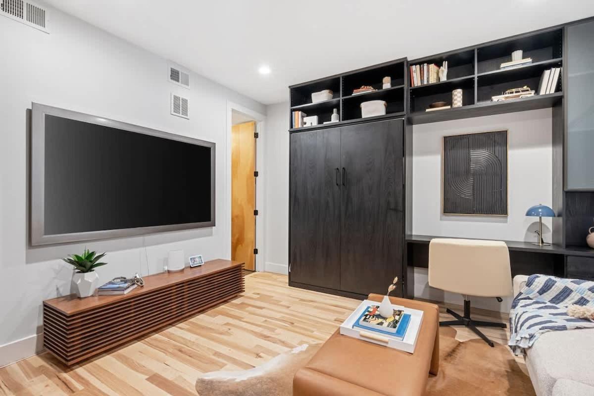 3BR Luxury LoHi Townhome Rooftop Views Sleeps 6 Family view 4