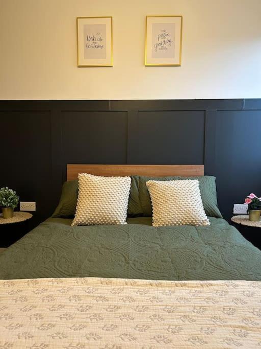 Newly renovated & modern 2-BR close to Canary Wharf