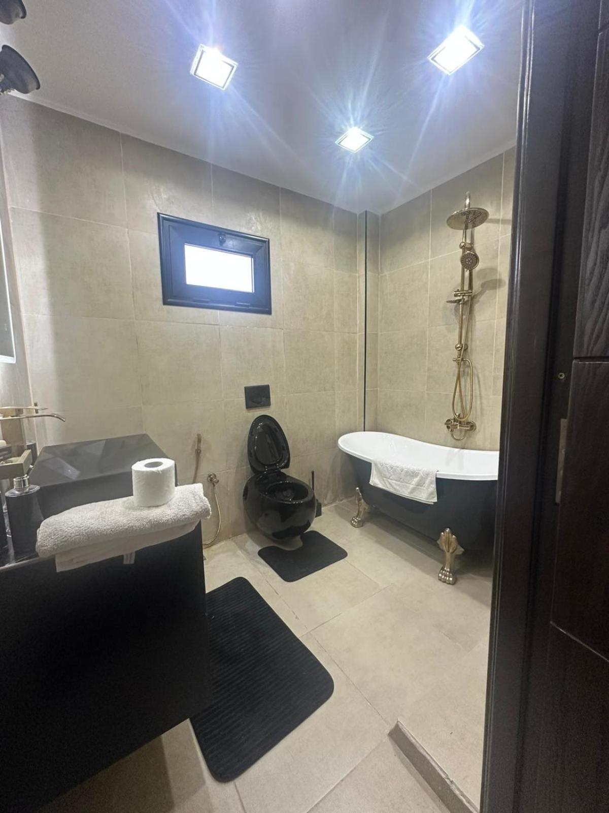 Luxury Central Cosy Villa view 4