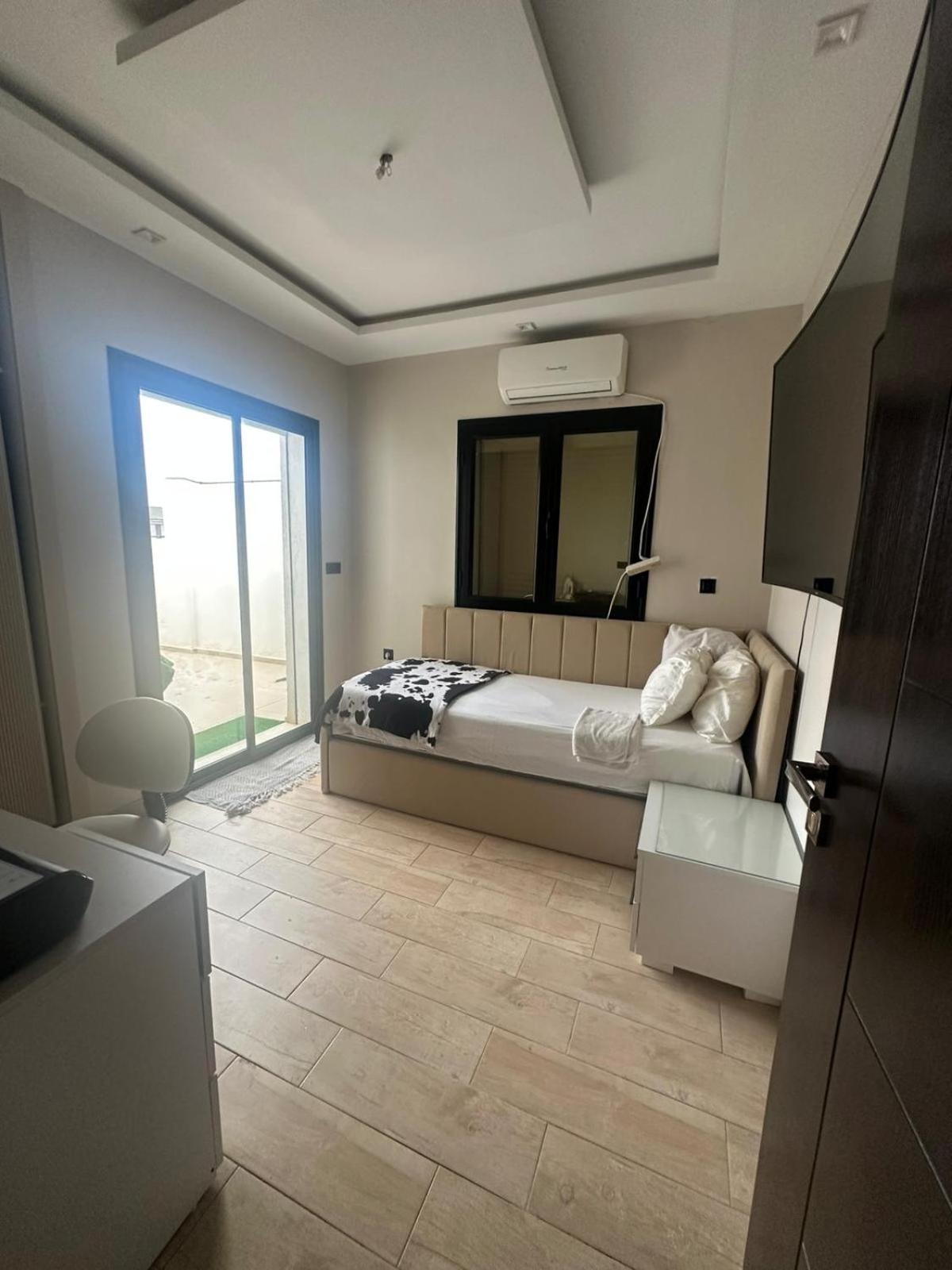 Luxury Central Cosy Villa view 2