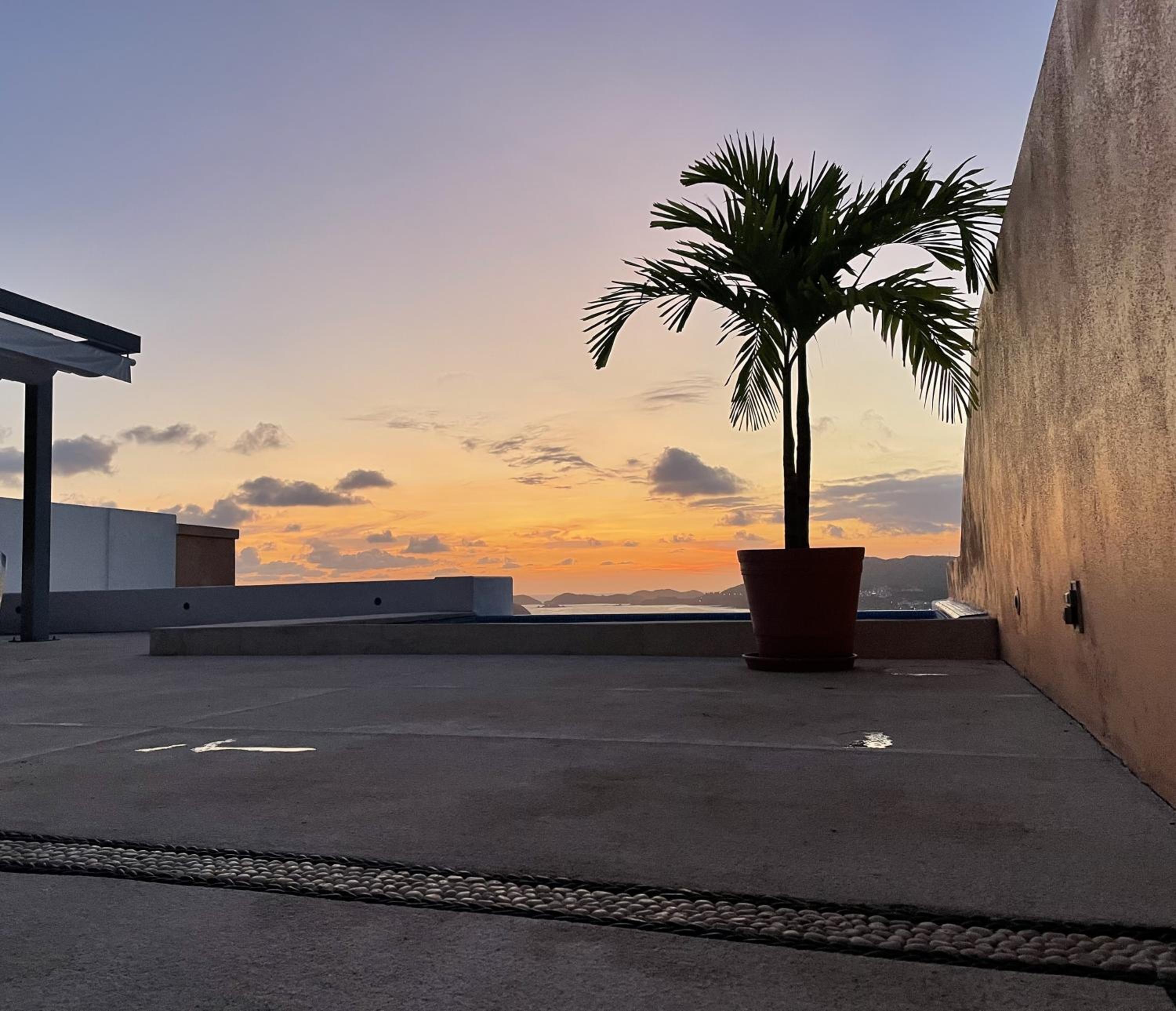 Spectacular Oceanview Penthouse at Ixtapa