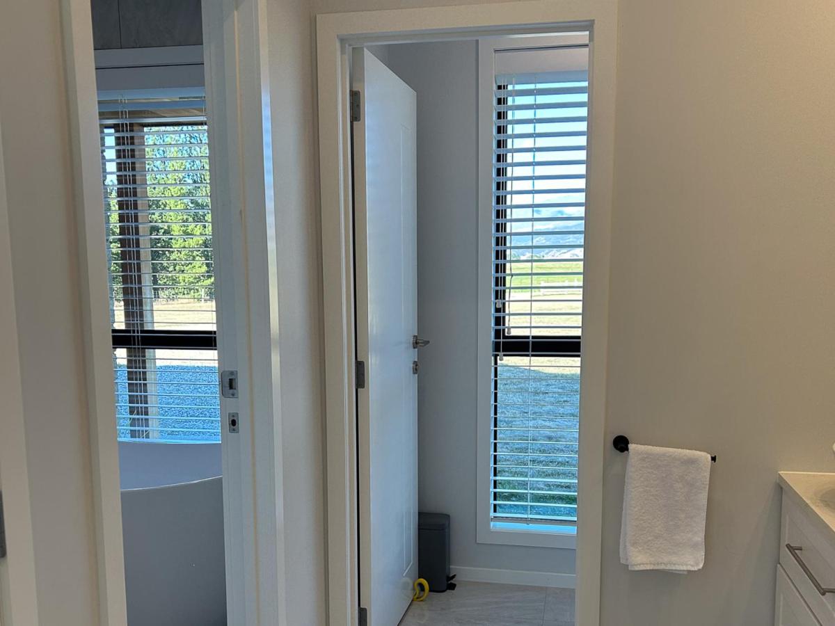 Tarras Serenity Haven - Mountain Views and Calm - Private room with shared spaces view 4