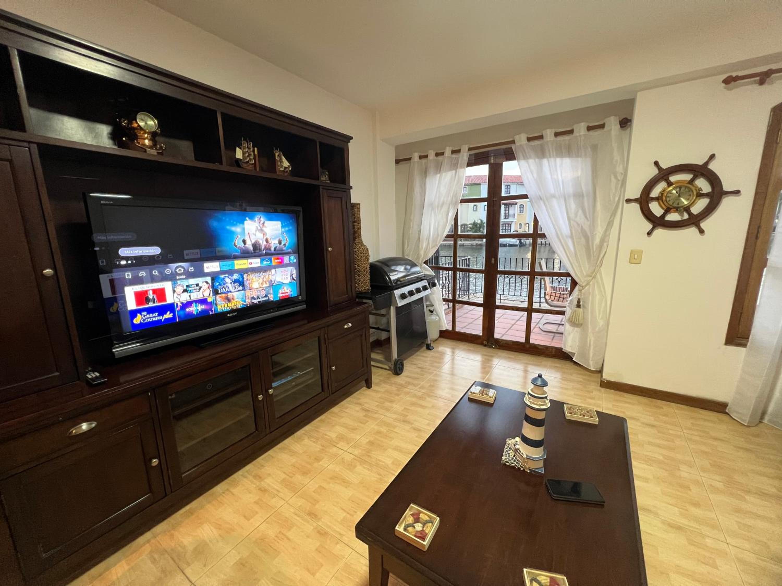 Villa con Muelle Privado en Pueblo Viejo VIP INTER FIBRA