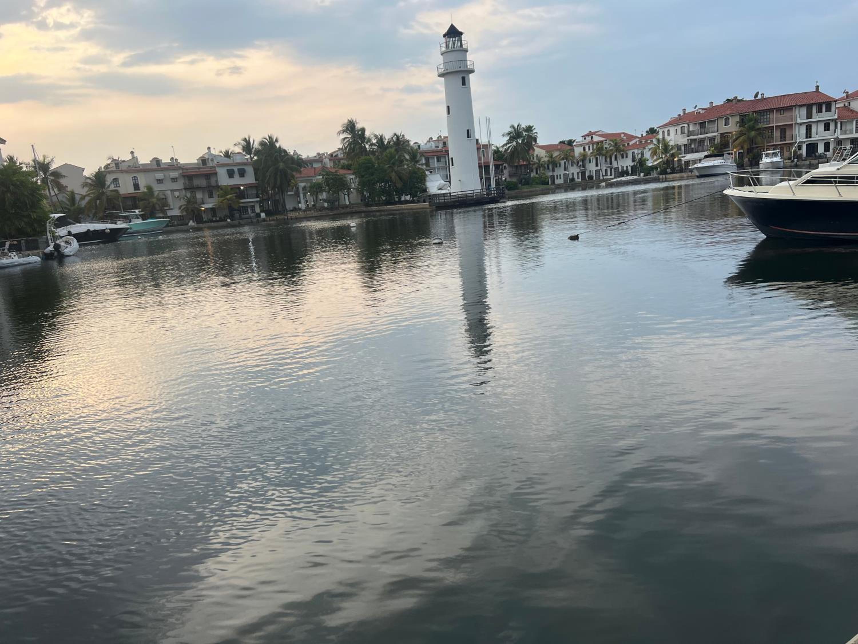 Villa con Muelle Privado en Pueblo Viejo VIP INTER FIBRA