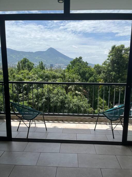 Modern 3BR Apartment Volcano View & Pool