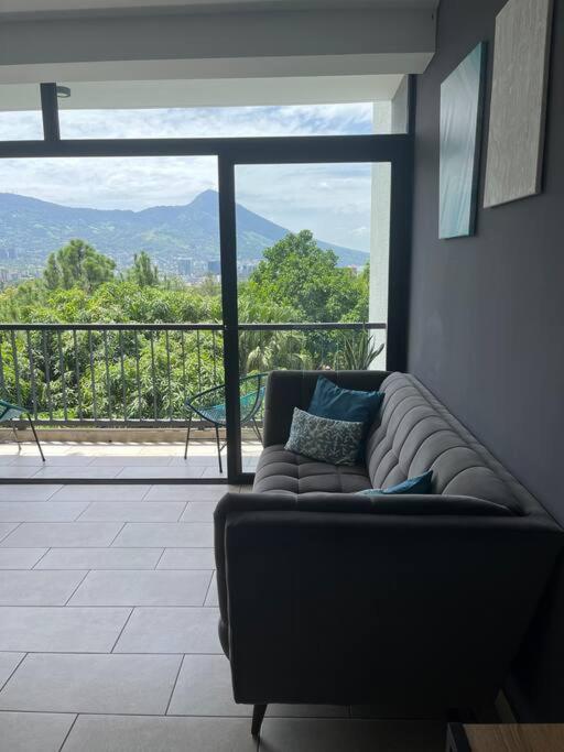 Modern 3BR Apartment Volcano View & Pool
