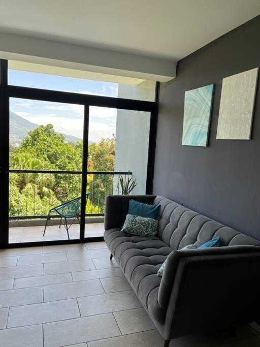 Modern 3BR Apartment Volcano View & Pool