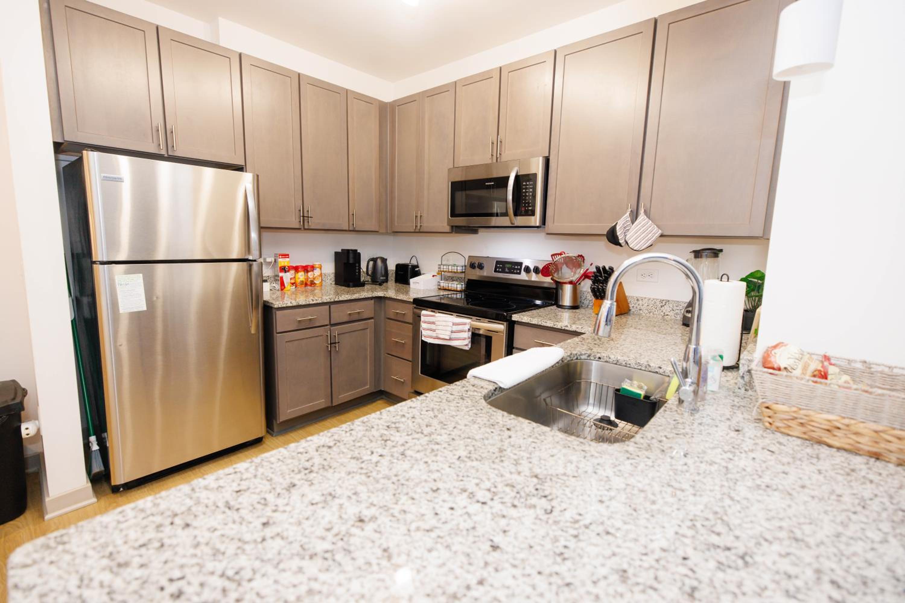 Cozy downtown 1BR King view 4