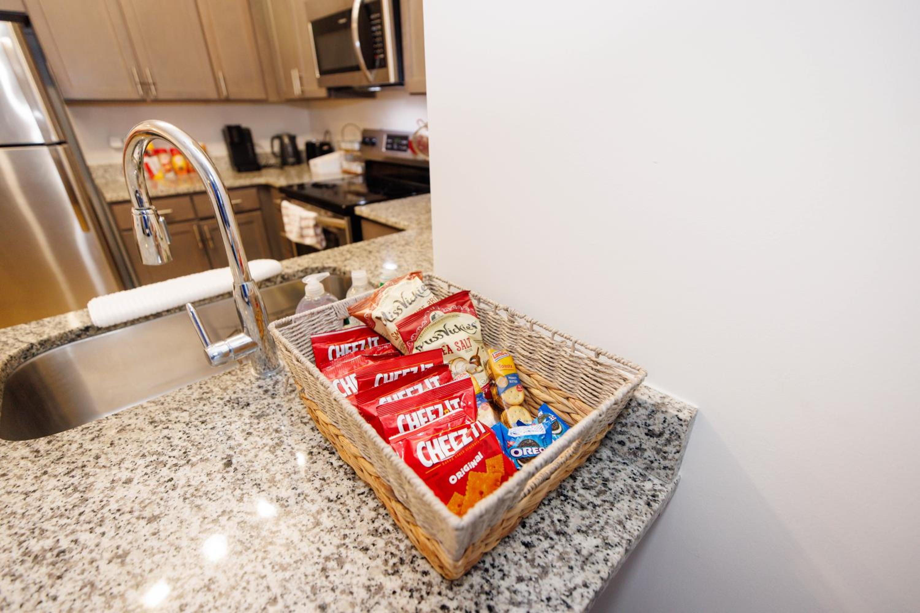 Cozy downtown 1BR King view 5