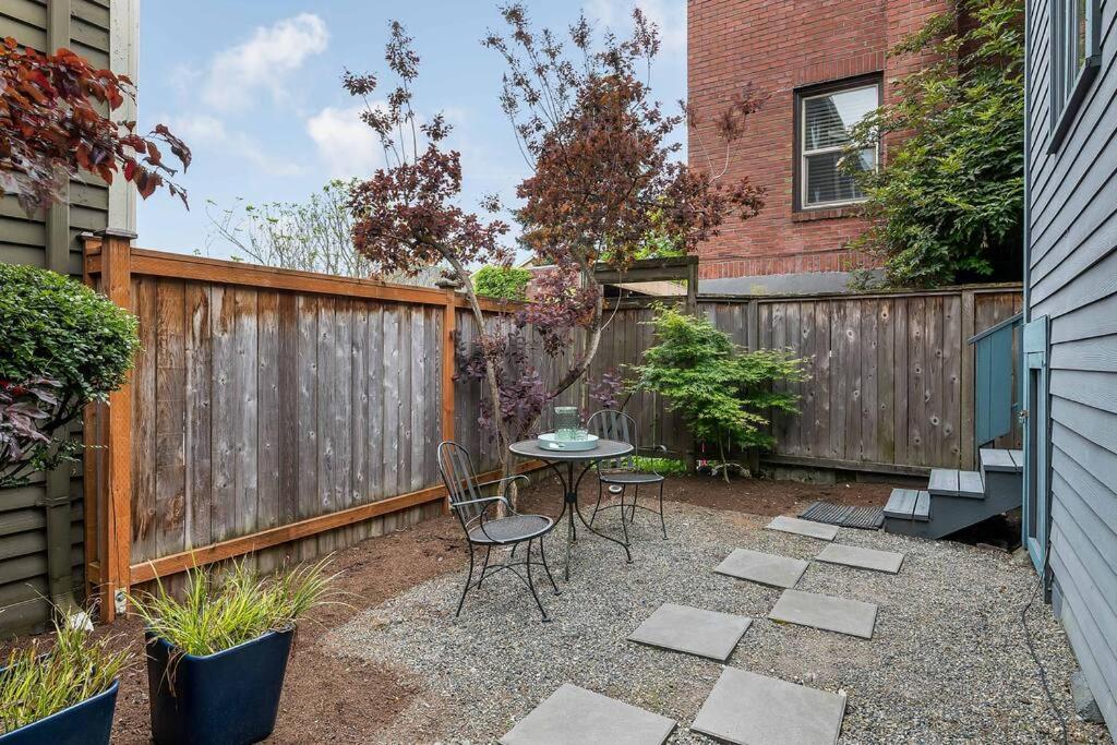 Cozy Capitol Hill Cottage view 2