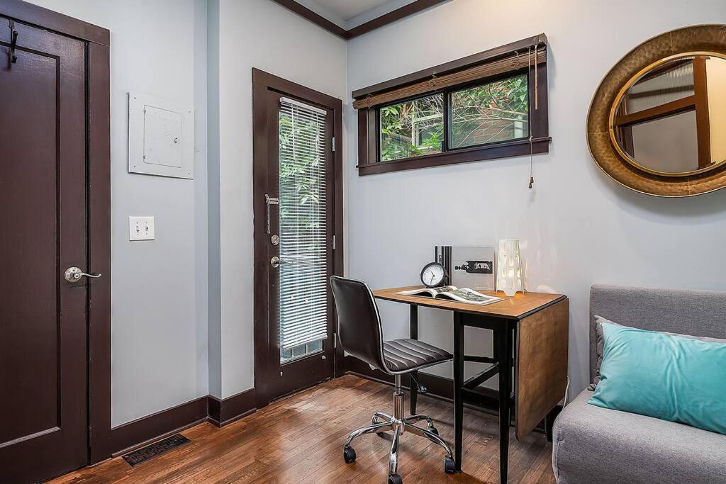Cozy Capitol Hill Cottage view 4