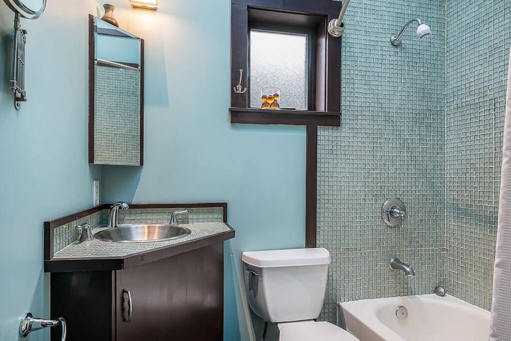 Cozy Capitol Hill Cottage view 5