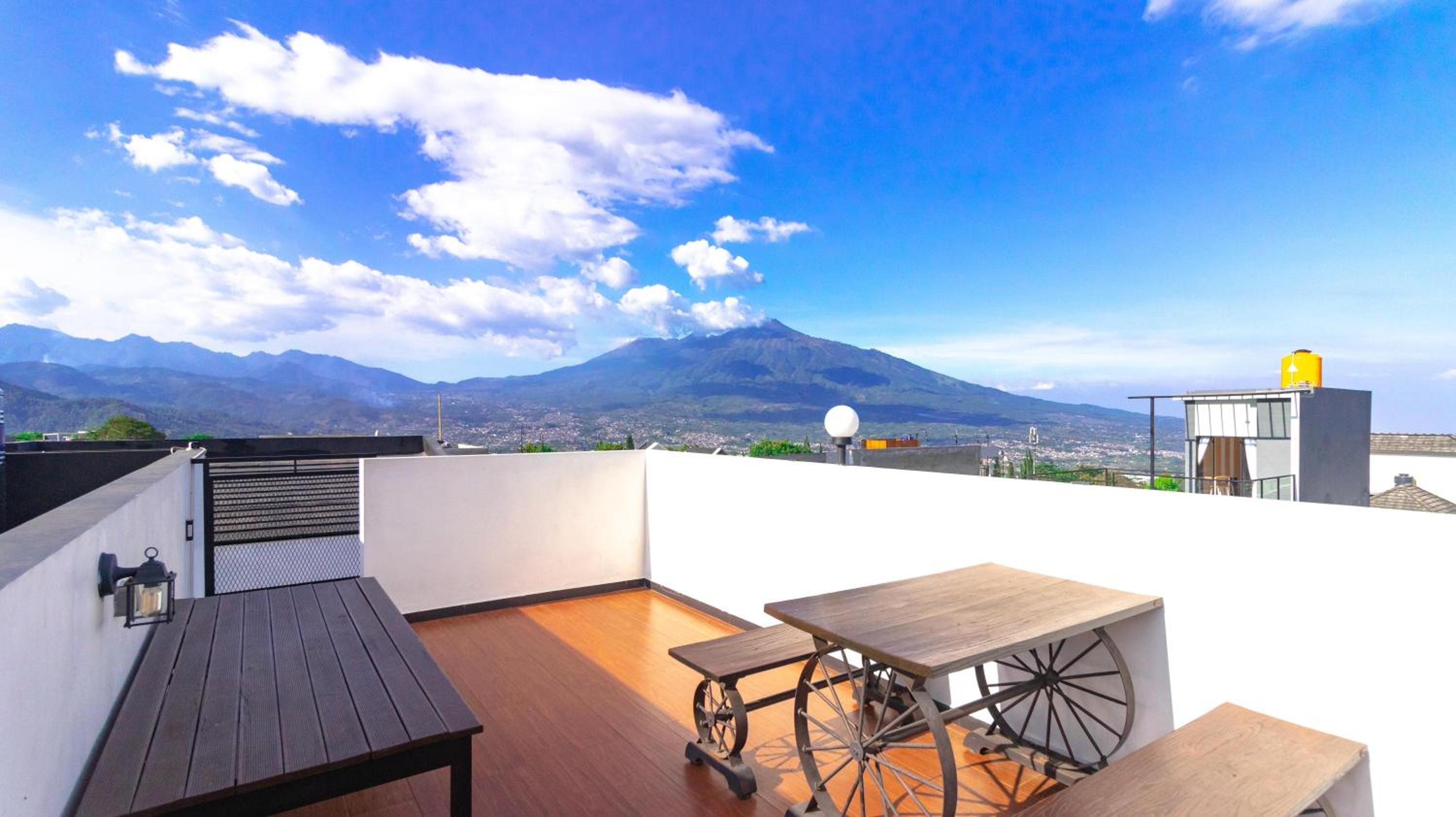 Villa Syariah Woody B13 with Private Pool and Karaoke view 4