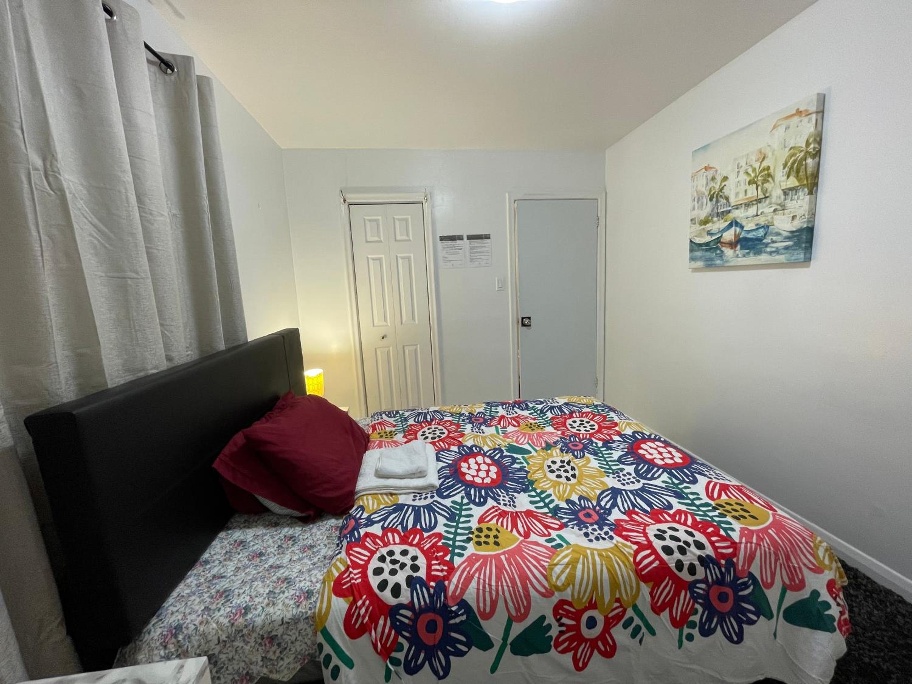 Toronto Room with Balcony - Midtown