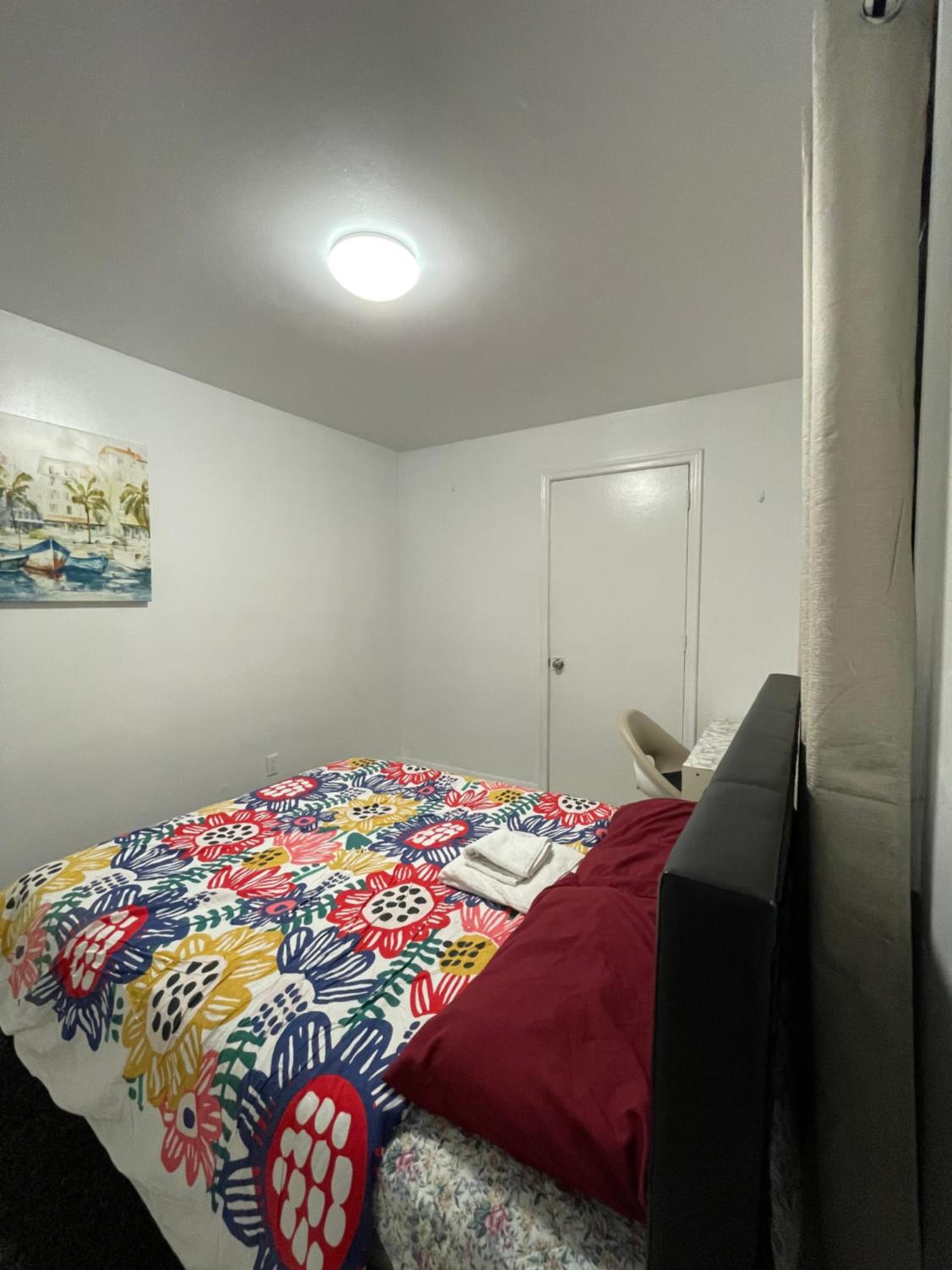 Toronto Room with Balcony - Midtown