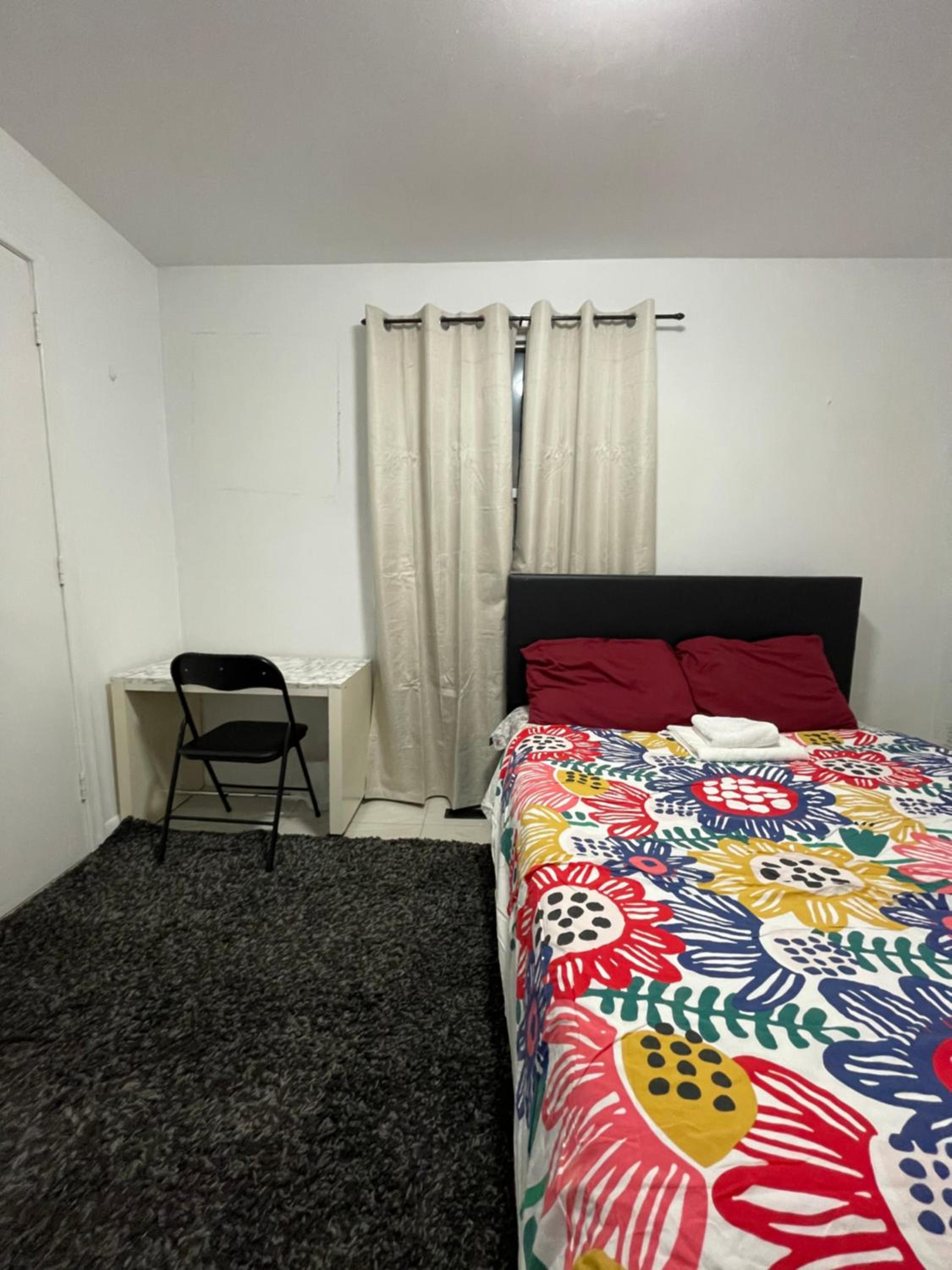 Toronto Room with Balcony - Midtown
