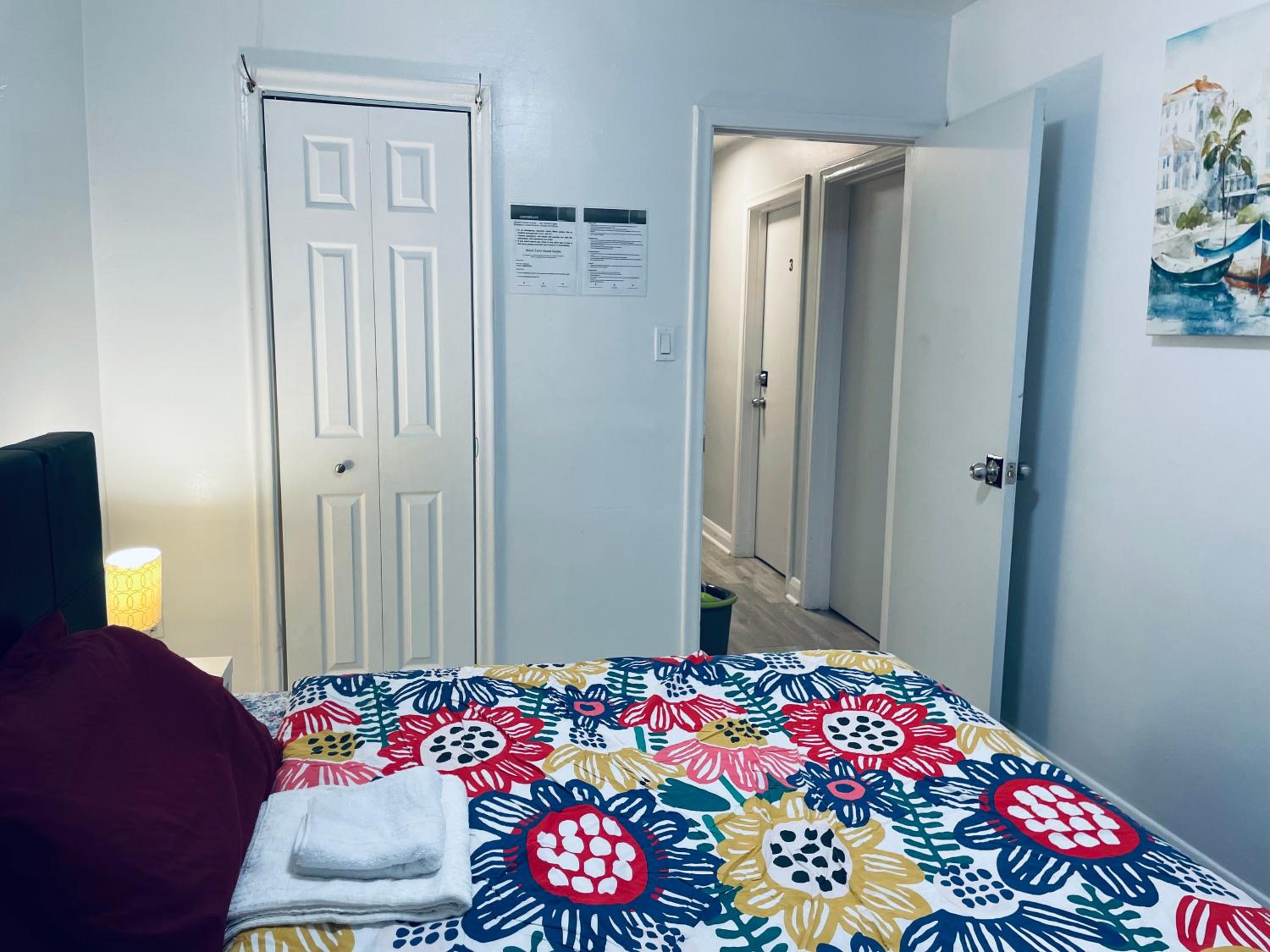Toronto Room with Balcony - Midtown