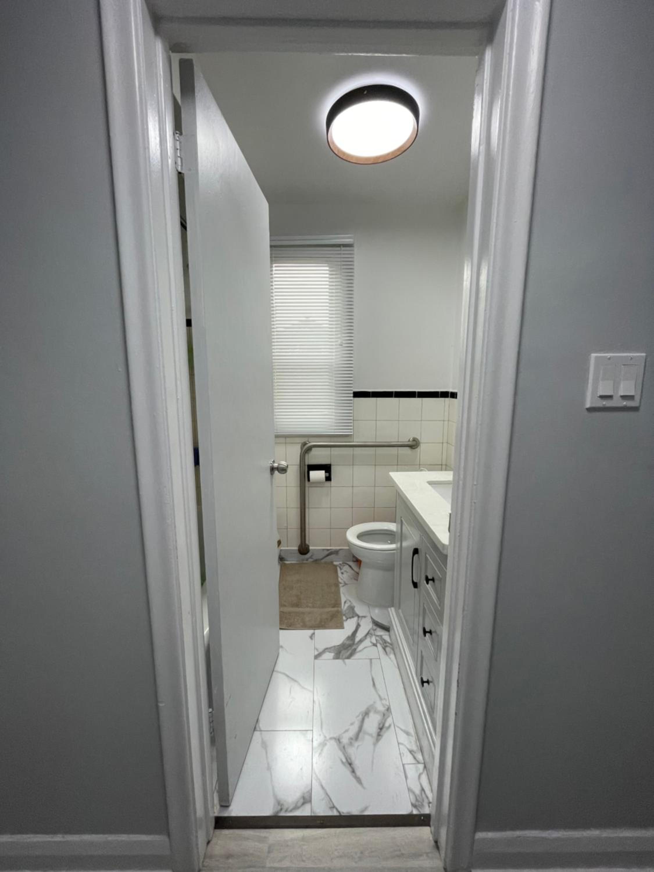 Toronto Room with Balcony - Midtown