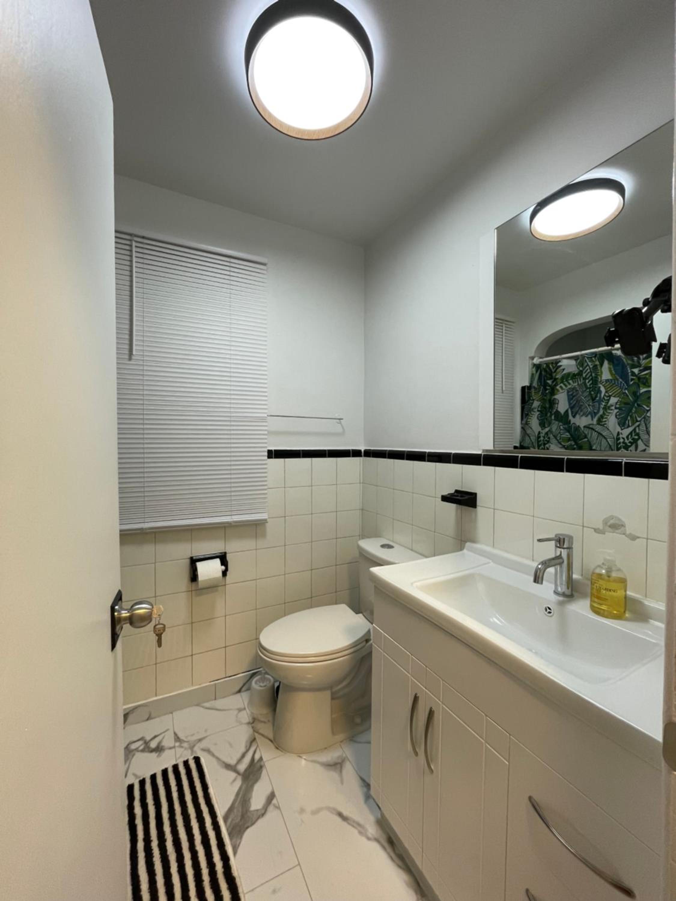 Toronto Room with Balcony - Midtown