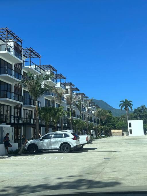 New Beachfront at Sunset Apartments 3 Bedroom 2 Bath Gym Pool PS5