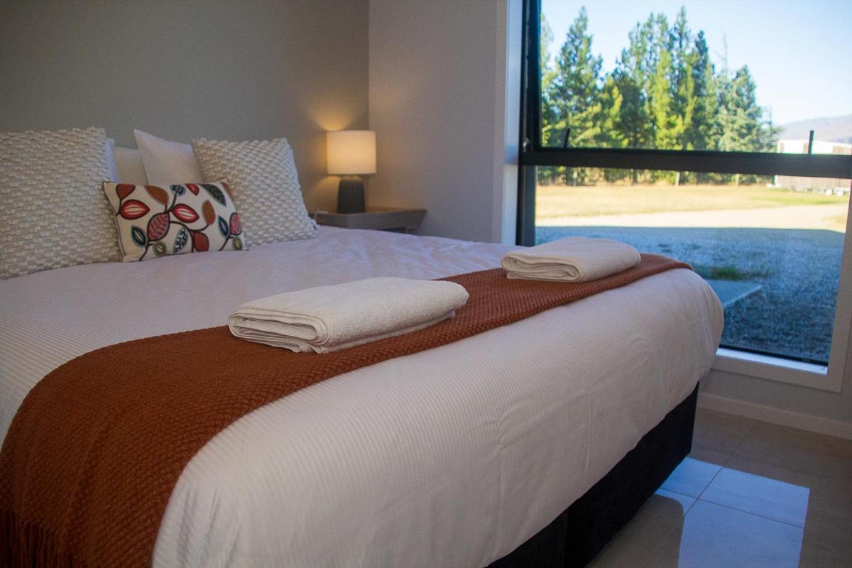 Tarras Countryside Retreat - Near Tourist Route - Private room with shared spaces view 5