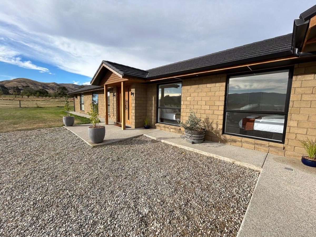 Tarras Countryside Retreat - Near Tourist Route - Private room with shared spaces view 4