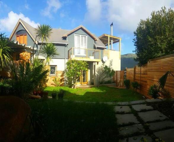Ocean & mountain view home with Pool and garden view 3