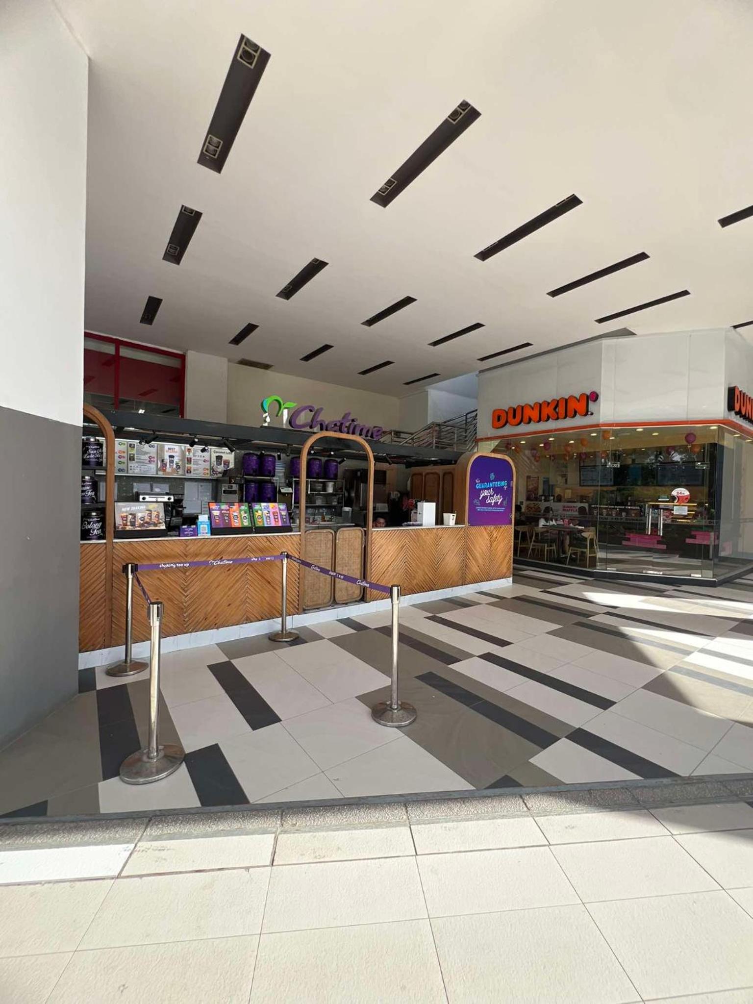 Exec 1BR One Manchester Place with pool, beach pass is P 350 pp view 5