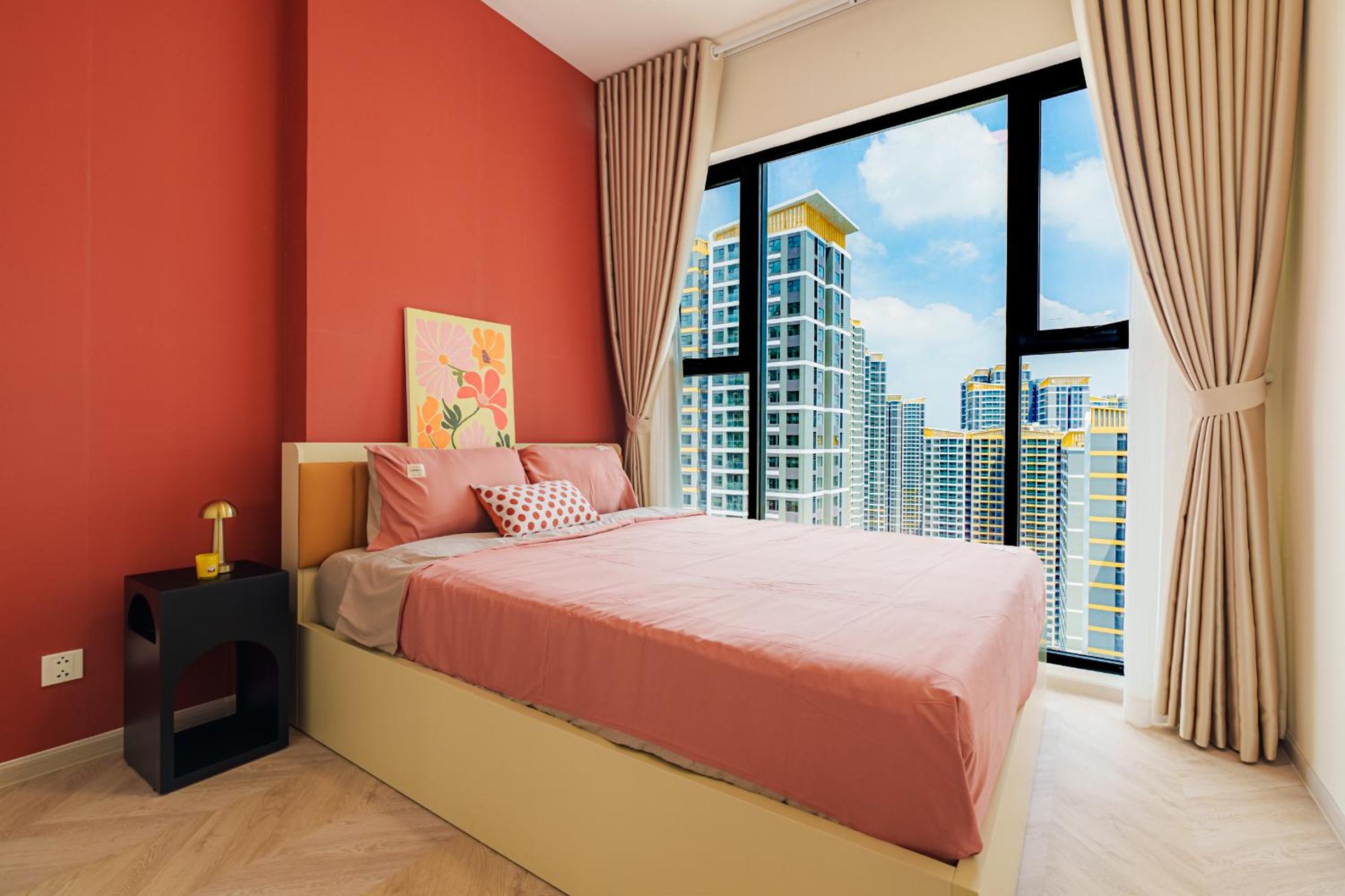 Pleasant Modern Apartment view 2