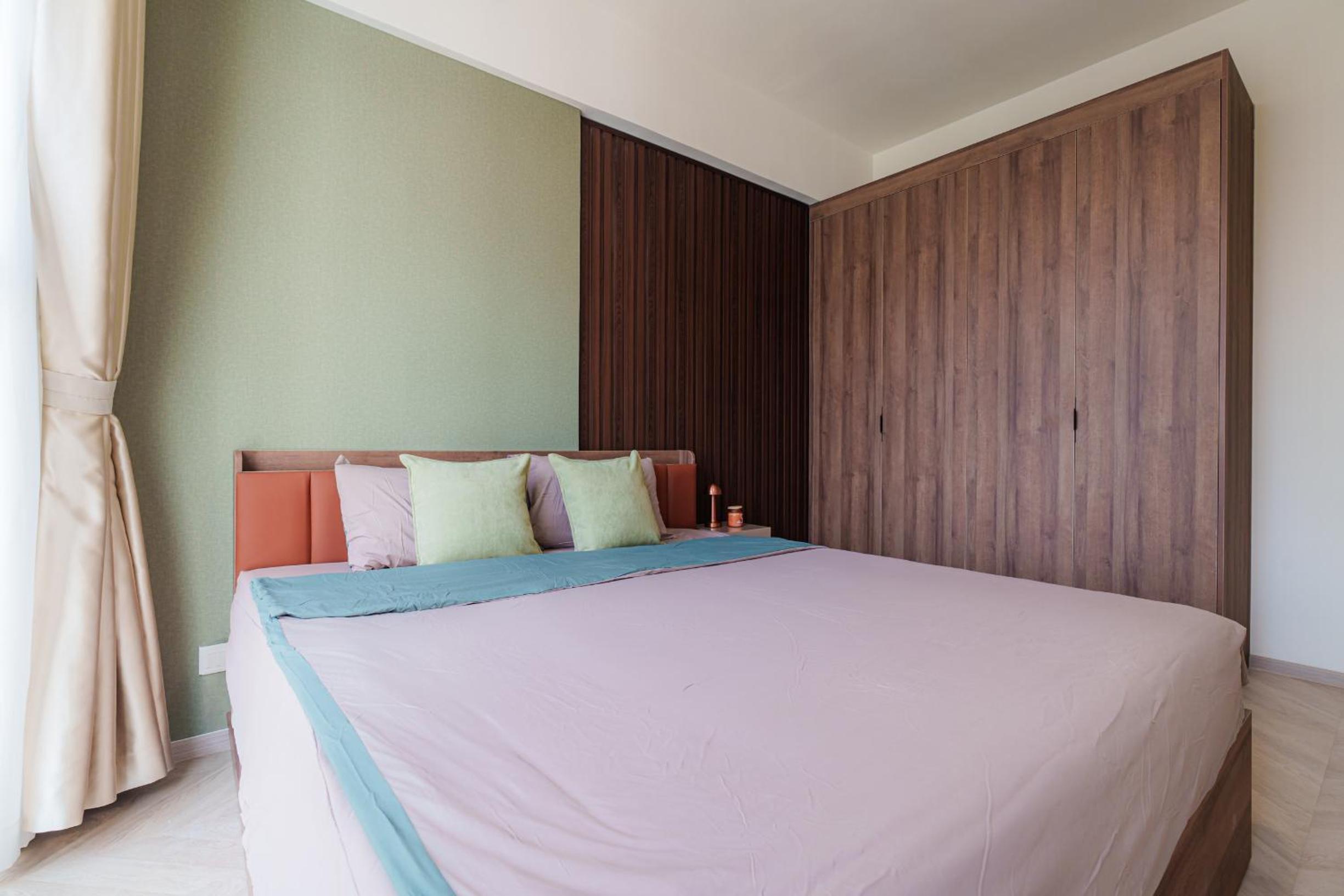 Pleasant Modern Apartment view 5