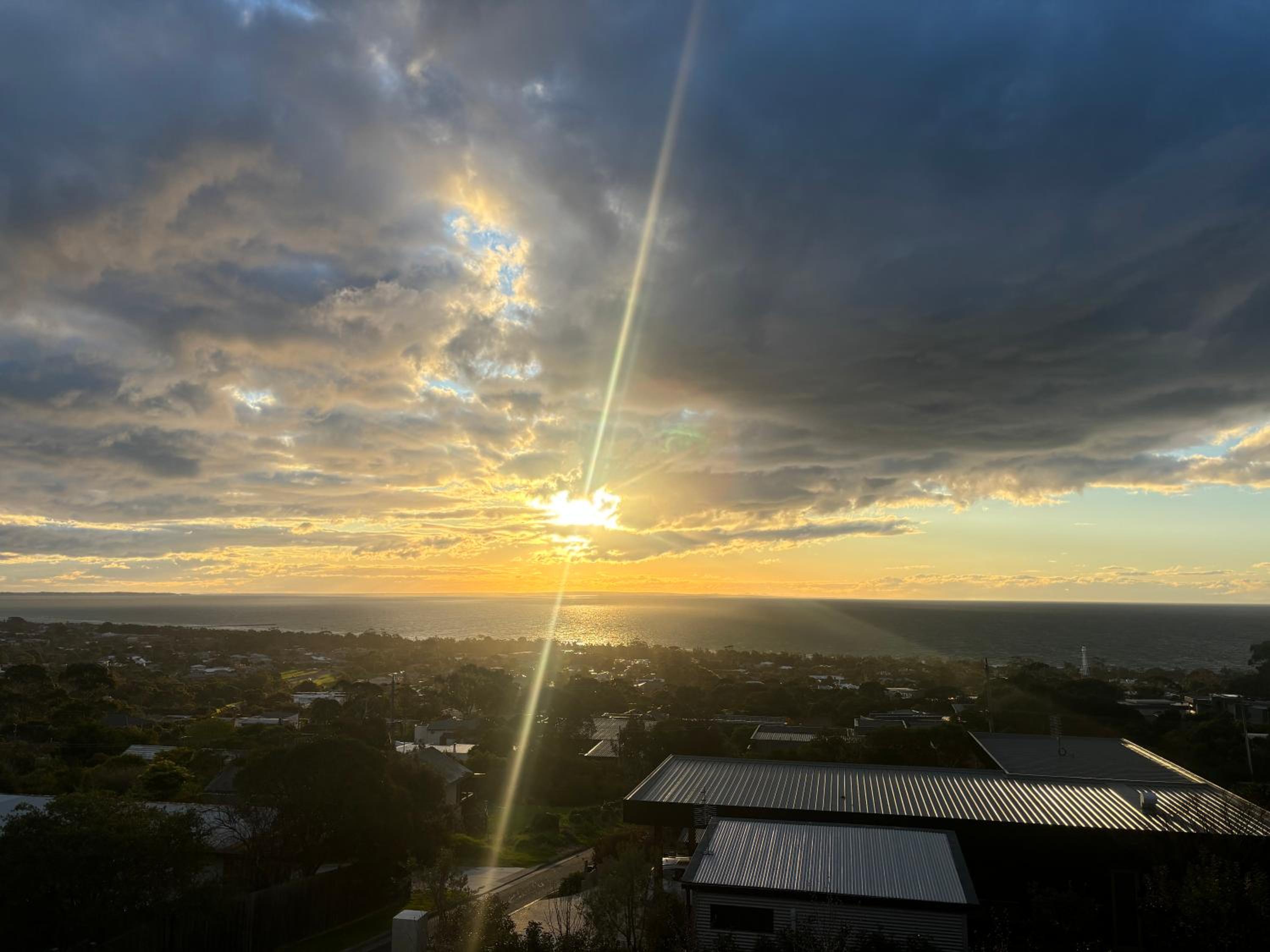 OMG the Views! Your Luxury Bay Retreat Awaits!