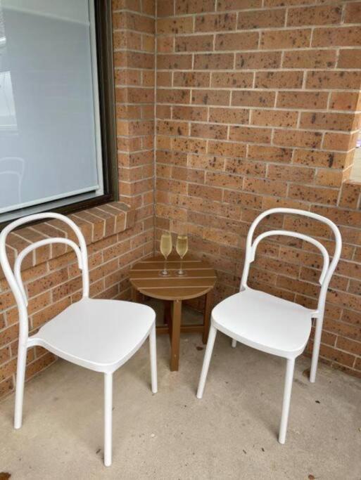 'Rocks Retreat' - Dunbar Court Unit 2 - Renovated & Centrally Located