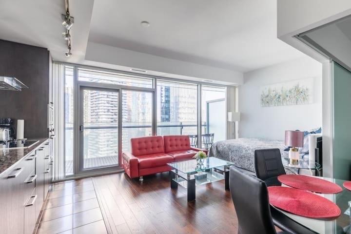 NewDowntown Condo by UnionStationScotiaArena