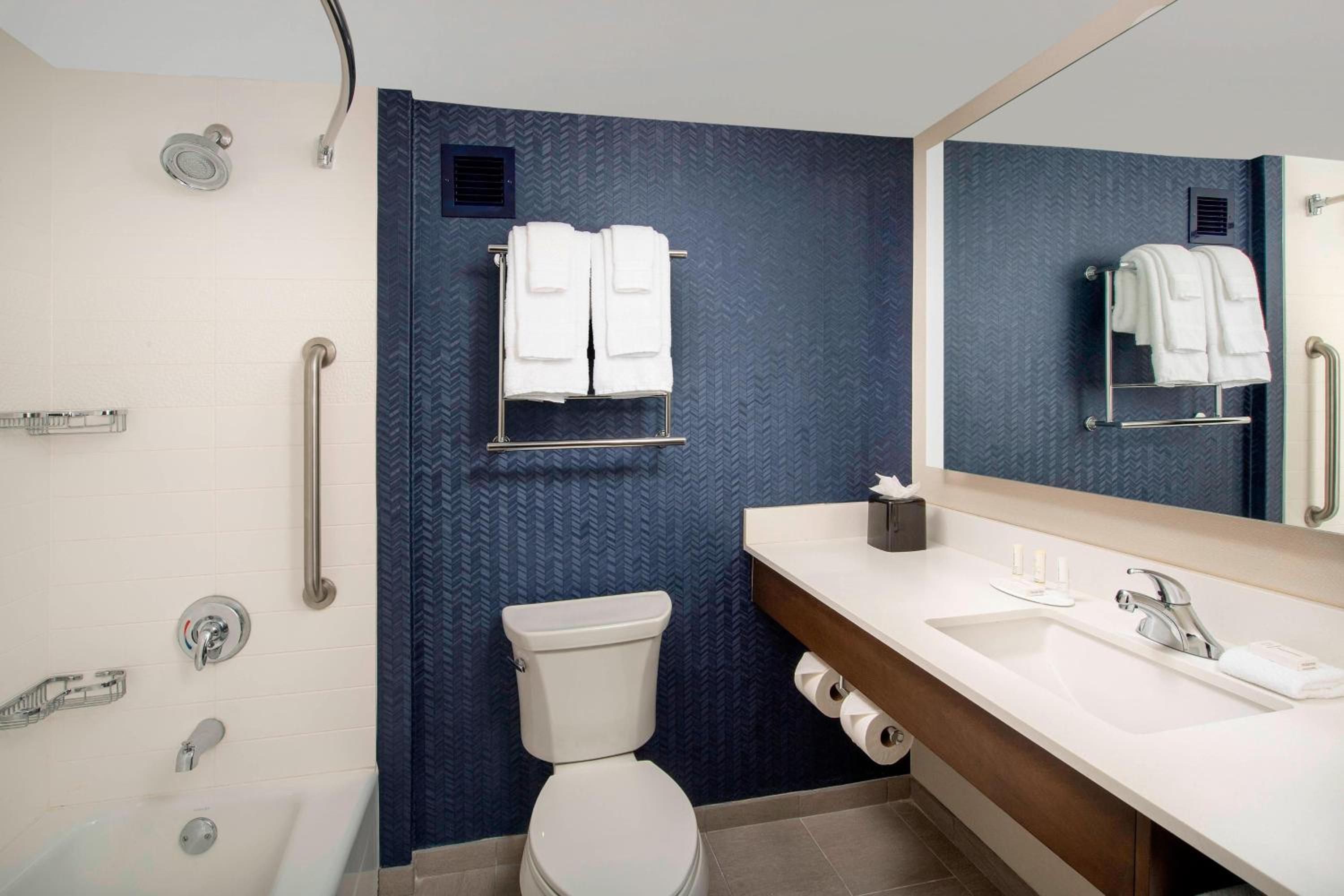 Fairfield Inn Suites by Marriott Alexandria West/Mark Center - Property Image 8