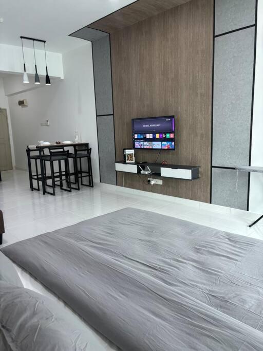 Mount Austin #Akademik Suite Premium Style 1-2Pax