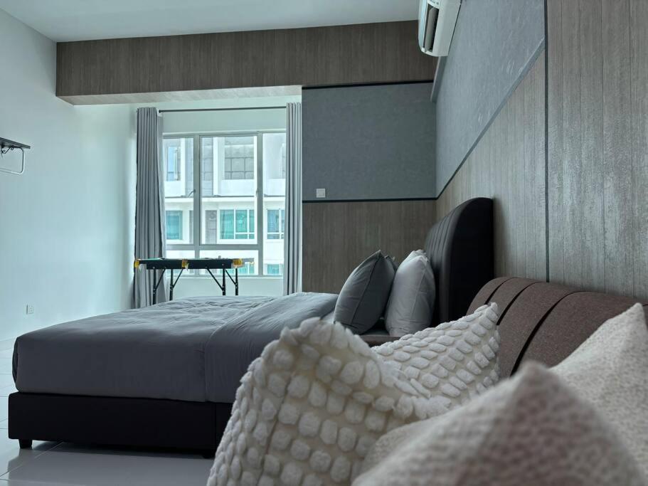 Mount Austin #Akademik Suite Premium Style 1-2Pax