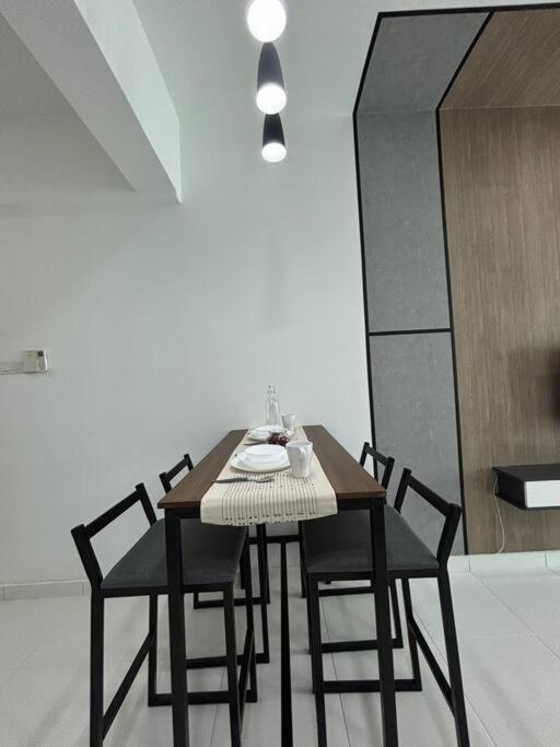 Mount Austin #Akademik Suite Premium Style 1-2Pax