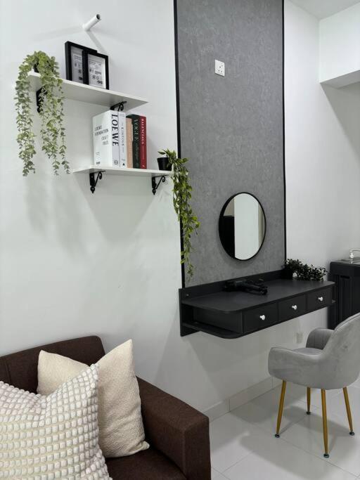 Mount Austin #Akademik Suite Premium Style 1-2Pax