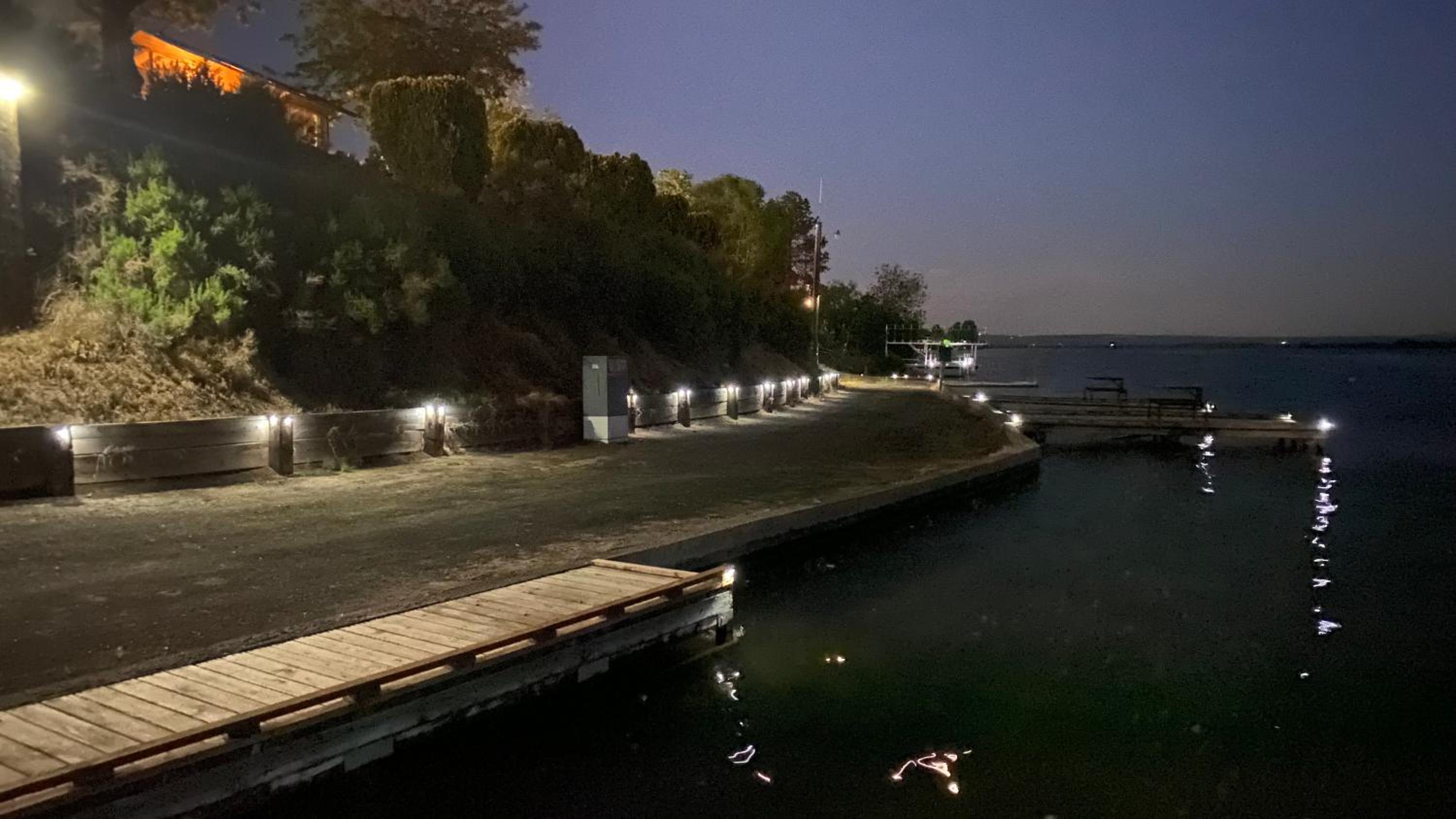 Moses Lake Vacations - Lakeshore Inn Water Front - Property Image 6