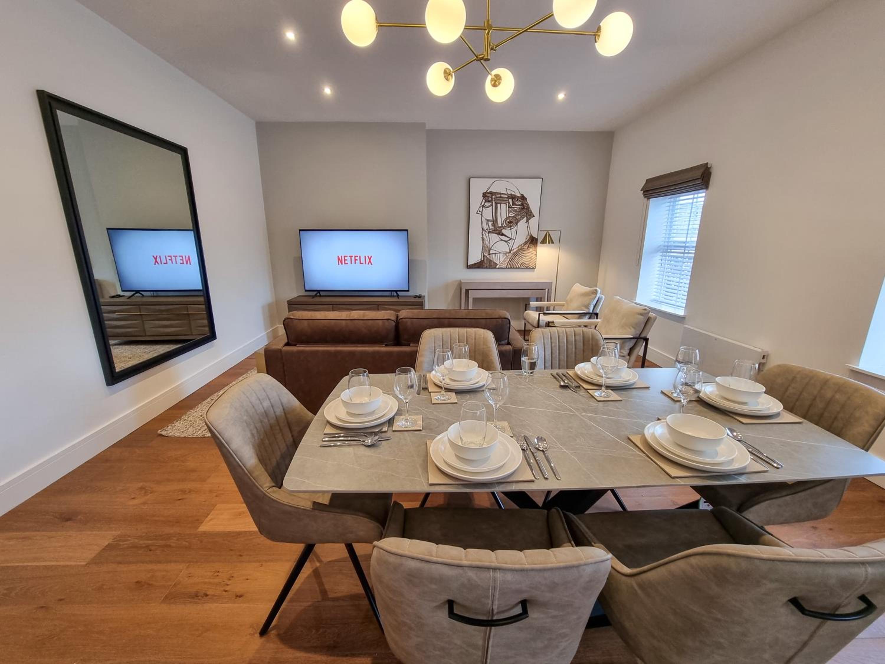 Altrincham Vacations - City SuperHost Luxury Altrincham - Property Image 2