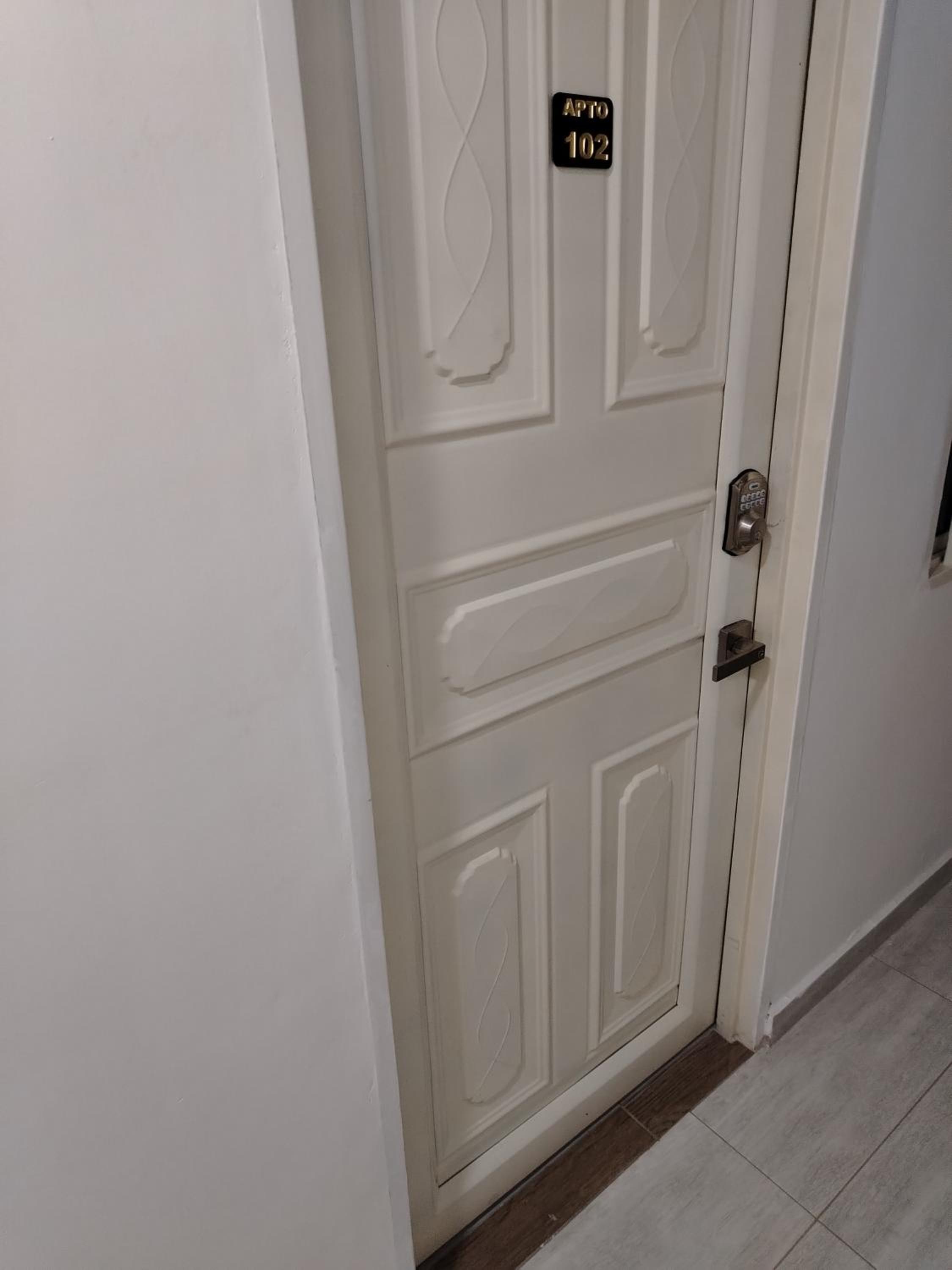 Acogedor y Amplio Apartamento 102 El Jardin