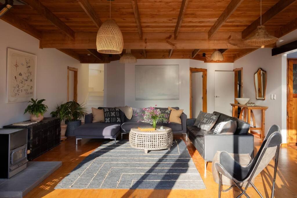 Peaceful Nelson getaway - spa pool, space & views view 4