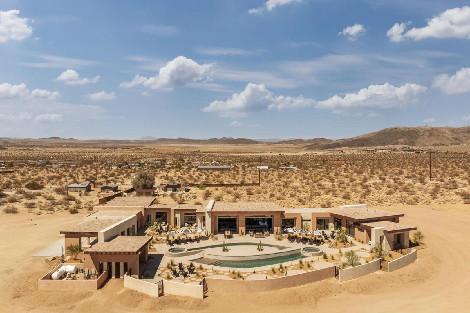 Peak by Fieldtrip - 8 BR Modern Oasis - 2 Pools view 3