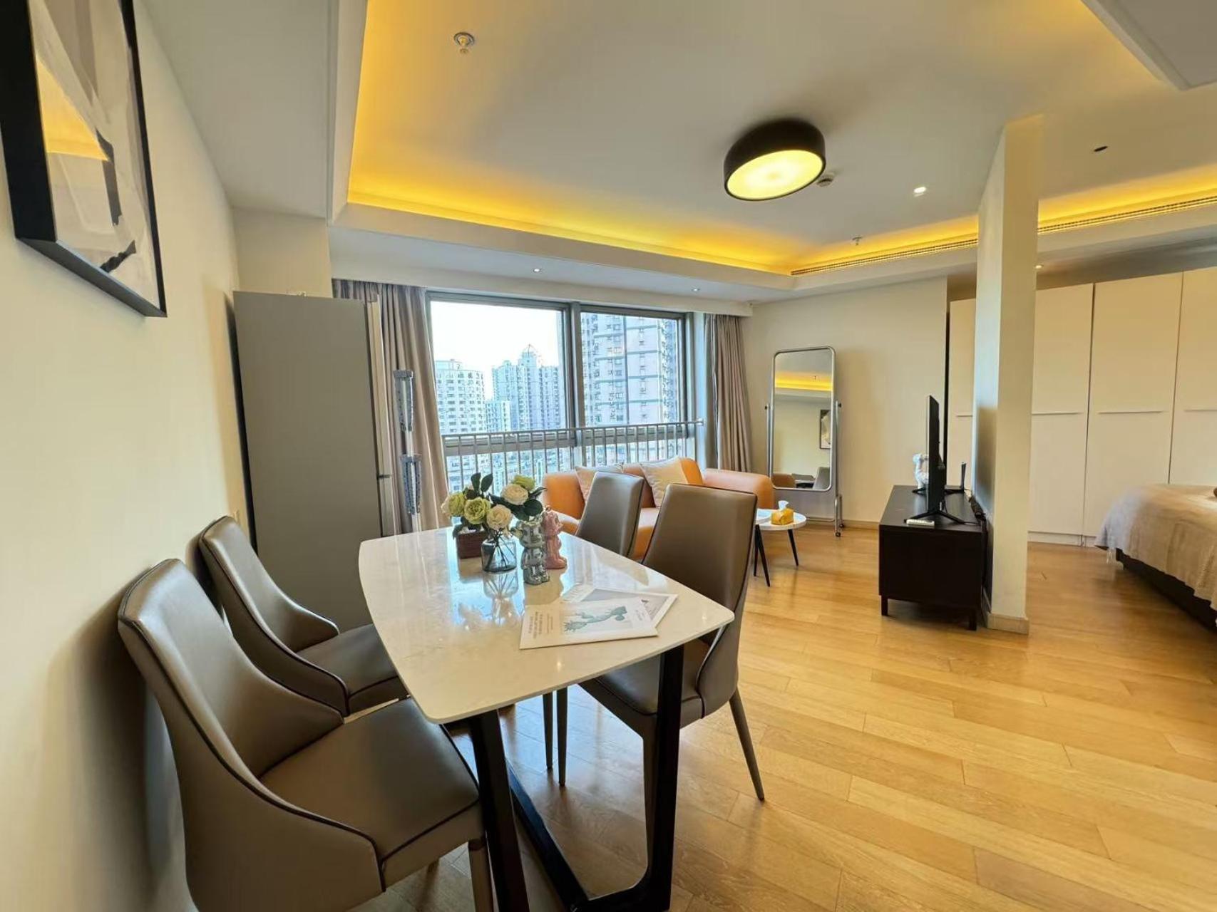 Shanghai Lerongju Boutique Apartment Metro Line 8 20meter
