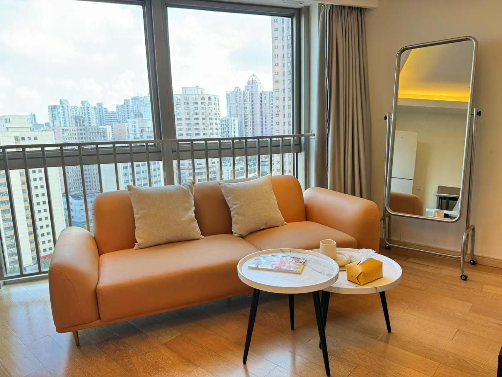 Shanghai Lerongju Boutique Apartment Metro Line 8 20meter